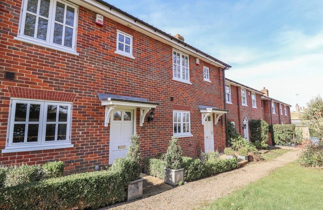 BAY TREE COTTAGE, character holiday cottage in Peasenhall