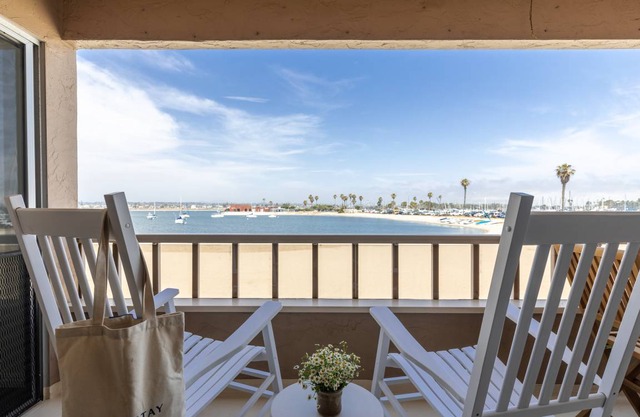 Bay View Buyout A by AvantStay Mission Beach Home on the Sand Sleeps 20