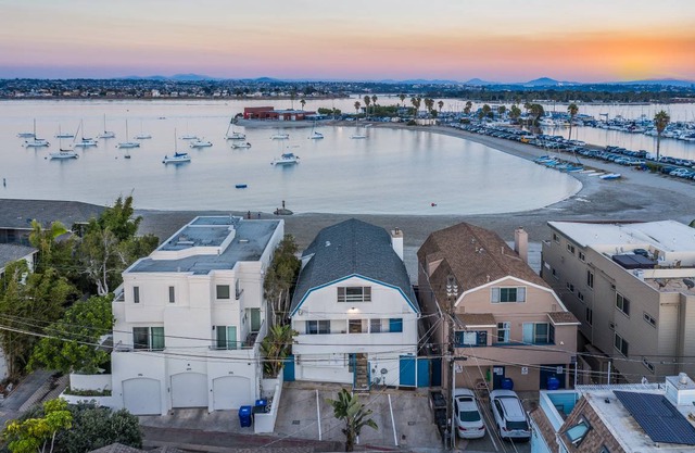 Bay View V by AvantStay Stylish Mission Beach Home on the Sand!