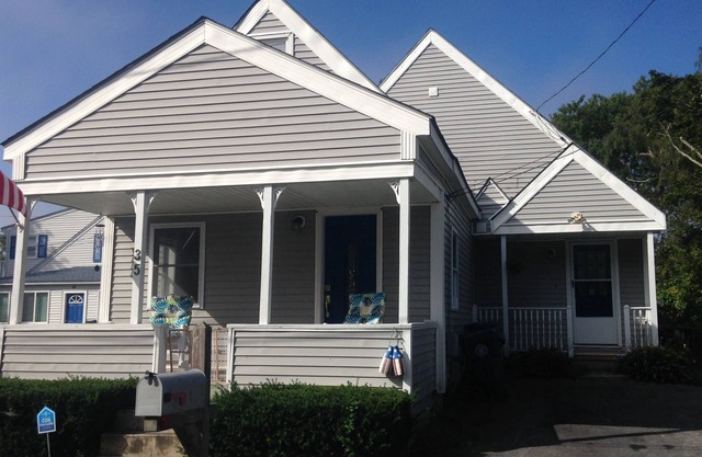 Bay Views, 4th house from the Beach and Wonderful Sea Breezes!
