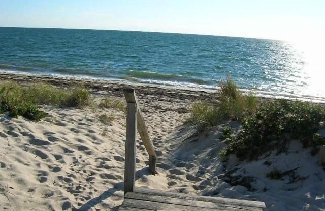 BAY VIEWS, BEACH ACROSS STREET, GREAT DEAL!