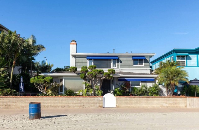 Bayfront 1-BR with Stunning View Steps to the Sand