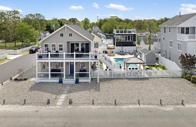 Bayfront 6 bedroom 3 bath w/in-ground pool!