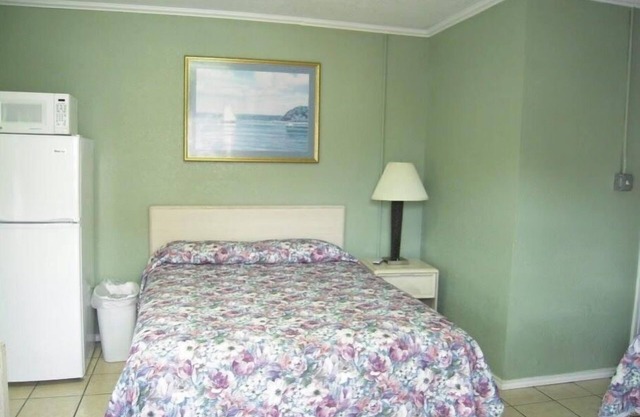 Bayfront Cottage Room 19