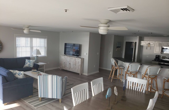 Bayfront Family Friendly 2BR on a Marina - Great Location & Beautiful Views!