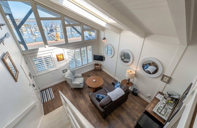 Bayfront Master Suite | Bandon Marina Inn
