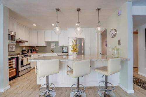 Bayfront Paradise - Flexible 30 Day plus w Amazing Bay View and Pool