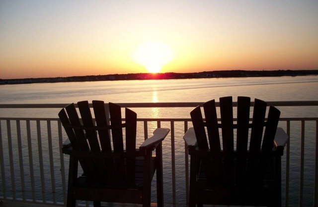 Bayfront Penthouse Amazing views and a Pool. Walk to Boardwalk and Beach.