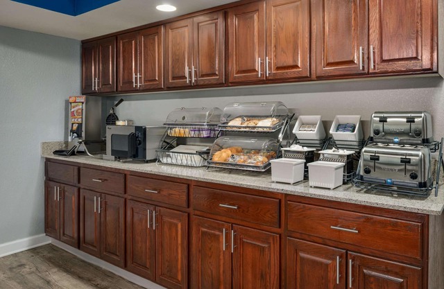 Baymont Inn & Suites by Wyndham Swanton/Toledo Airport