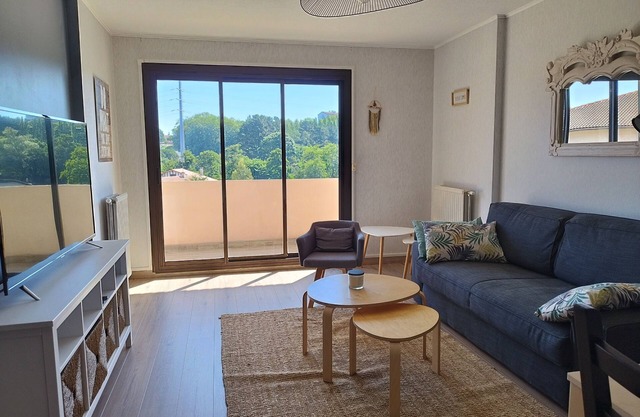 BAYONNE, T2, SMALL QUIET RESIDENCE WITH PARKING