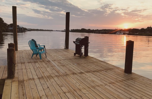 Bayou Life Lodging and Charter Fishing. Only 25 miles to the French Quarter.