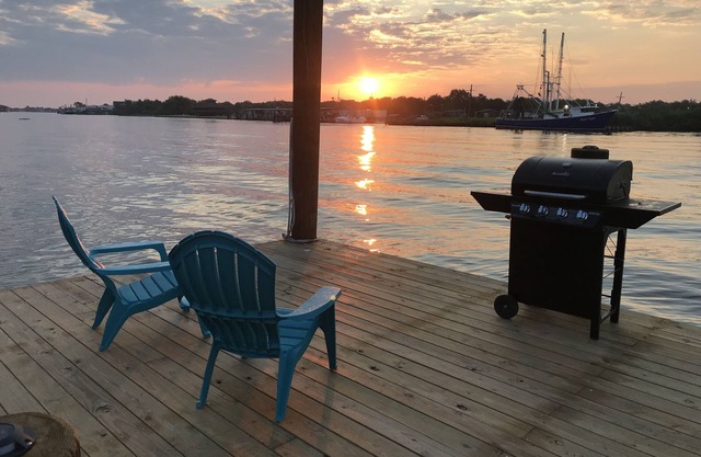 Bayou Life Lodging and Charter Fishing. Only 25 miles to the French Quarter.