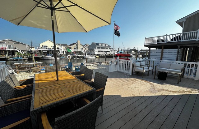 Bayside Bungalow! Tuckerton Beach, Lagoon Front, 2 Boat Docks