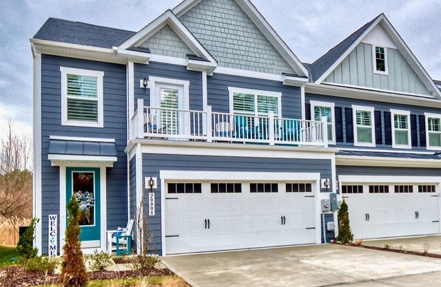 BAYSIDE * 5BR NEW LUXURY HOME * 4.5 Baths * 3 Master Suites * Sleeps 12 *