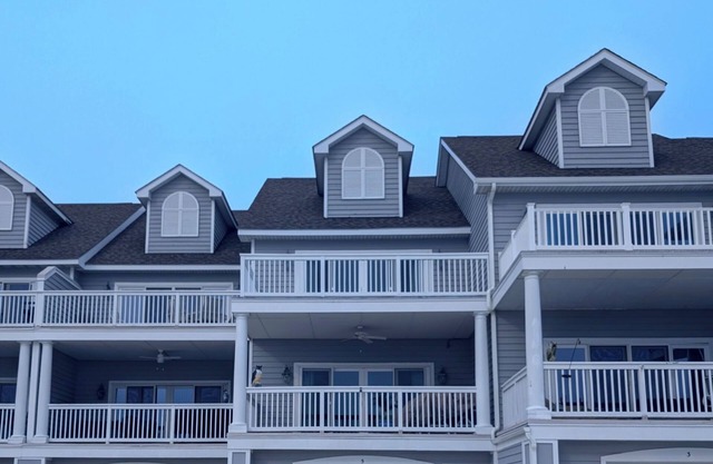 Bayside Bliss. South Shore Marina w/views. 3BR TH w/Decks, Pool & Prime Location