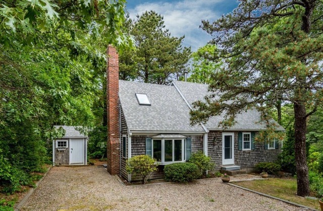 Bayside Home Within a Mile of Kingsbury Beach and Wiley Park