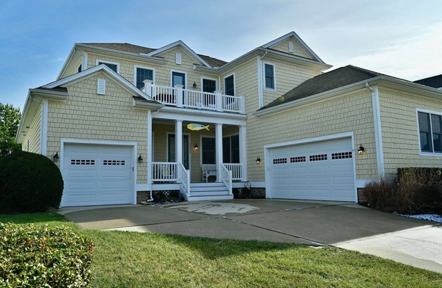 Bayside Resort 5BR, 4 Full Baths 2 Suite Luxury House * Sleeps 12 * New Listing*