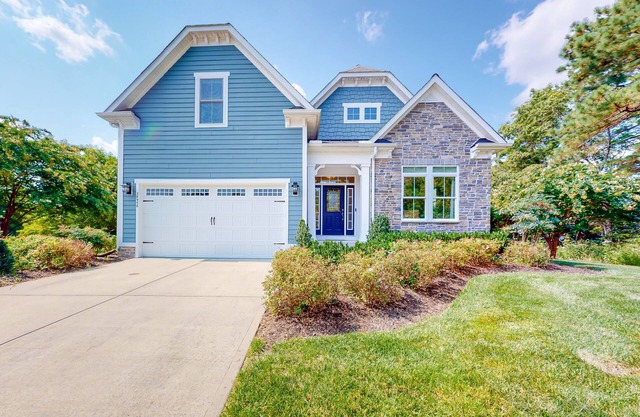 Bayside Resort home with paid-access pools & other resort amenities