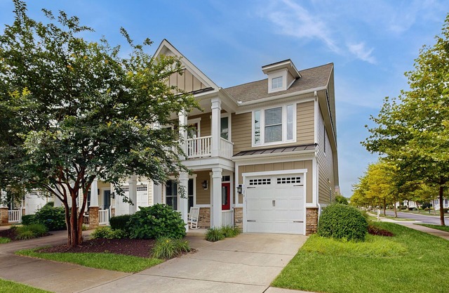 Bayside Resort townhouse w/golf on-site, gym, and shared sauna