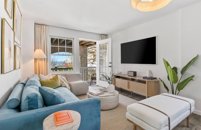 Bayside Retreat with Queen+Bunk Beds and Balcony
