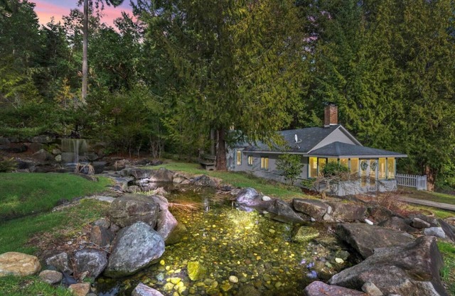 BayView Retreat w/Waterfall and Beach Access