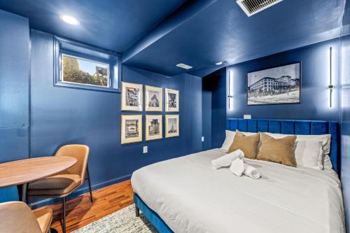 BBQ Grill& 4 Tvs Cherry Blossom Luxury Getaway