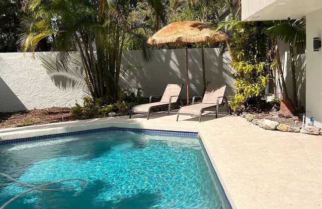BBQ HEATED POOL PATIO DINING PING-PONG BILLIARDS COZY PRIVATE MIAMI OASIS