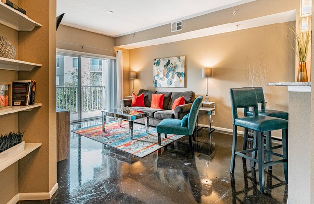 BC-324: Channelside Luxury Apartment