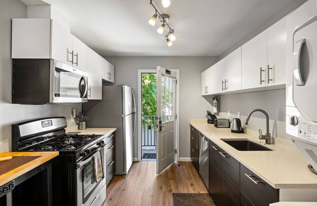 (BC2bH) Great Location, Peaceful Condo Near Peachtree Street