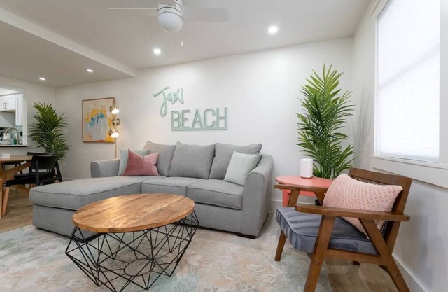 Be A Nomad | Gorgeous 2br 1blk from the Ocean - B