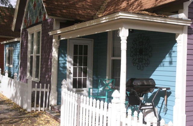 Be in the middle of it all in the cutest downtown Victorian THOROUGH SANITIZING