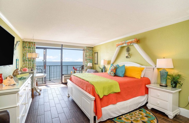 Be with your "Sol Mate"~ Oceanfront~Amazing Views~Romantic Suite
