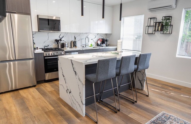 BEAUTIFUL NOHO 1-BEDROOM APARTMENT: NEWLY REMODELED w/PARKING & EV CHARGER p70