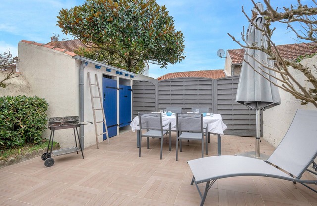 Beach 200m , house, for 4 people.