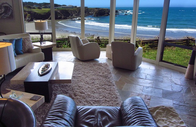 BEACH ACCESS AND OCEAN FRONT HOME