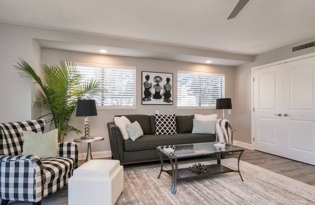 Beach access renovated condo!!