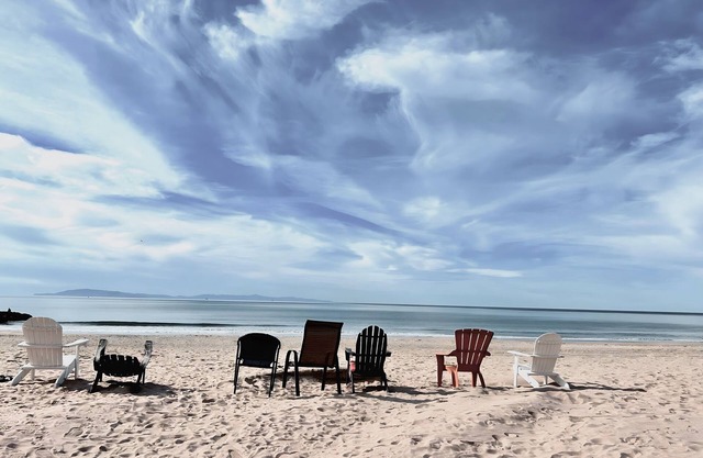 Beach Apartment 38: Sunny Upper Beach Loft 38 + Steps to Sand + A/C