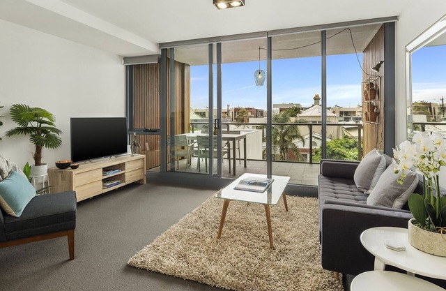 BEACH APARTMENT WITH EASY CITY ACCESS