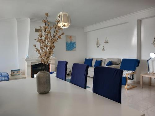 Beach Apartment for 8, with Game Room & Office