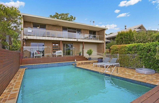 Beach & Bay Family Getaway - Pool, linen & Air con