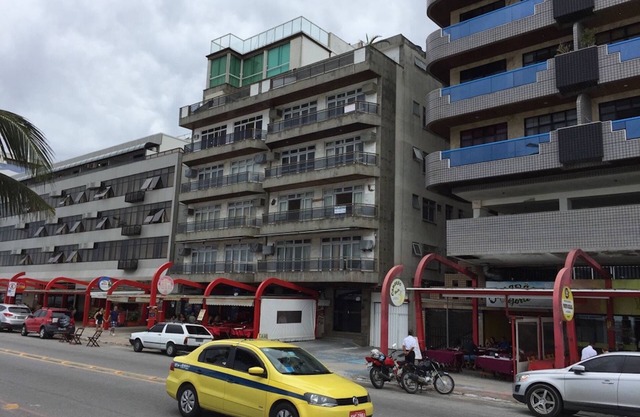 Beach building by Praia Forte, WI-FI air conditioning, side Hotel Malibu, for 10