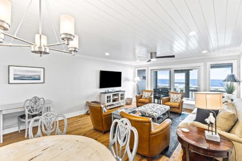 Beach Club Villa 32 - Newly Renovated! Direct Oceanfront
