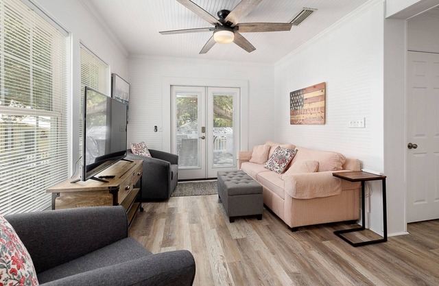 Beach Cottage with large deck-One short block to beach-Walk to shops and dining!