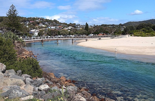 Beach/farm stay, 3 mins to the beach. Small acerage with lush gardens & wildlife