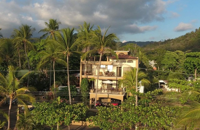 Beach front 3rd floor condo private pool south Jaco