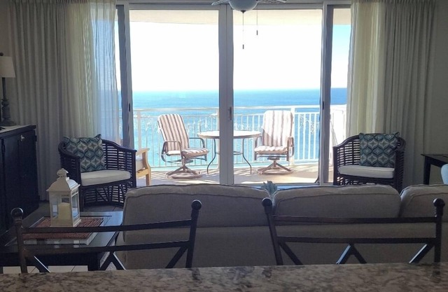 ☀️ ☀️ BEACH FRONT - BOOKING FALL & WINTER☀️ ☀️ SPECIAL SNOWBIRD RATE ☀️☀️