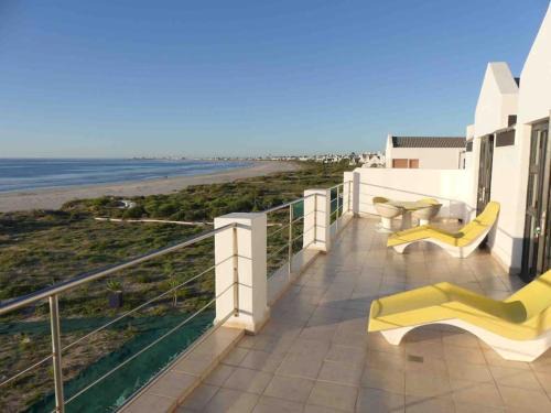 BEACH FRONT BEAUTY 50 meters from beach sand