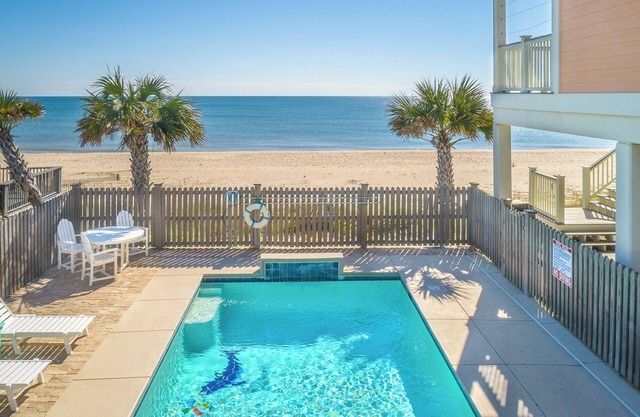 Beach Front, Heated Pool, Gorgeous Gulf Views Sleeps 10