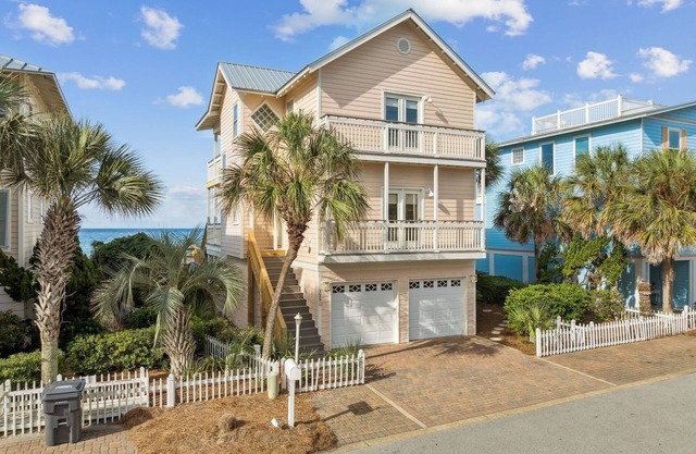 Beach Front! Hot Tub! Panoramic Views of the Gulf! 3 Adult Bikes! Grill!