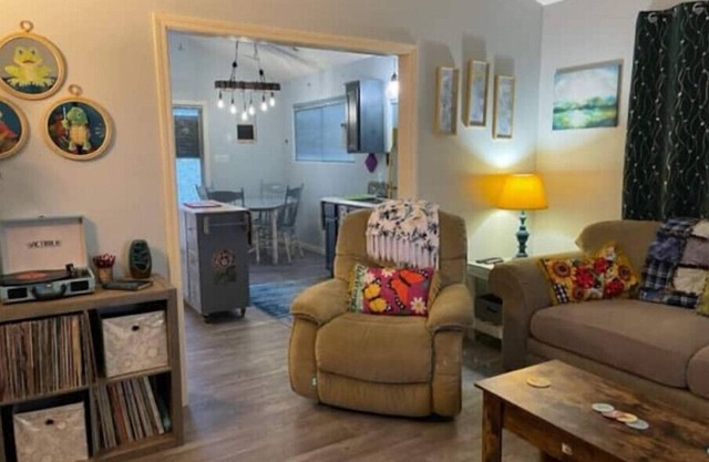 Beach Front Home, King Bed, Million Dollar Deckview, and Steps to the Beach